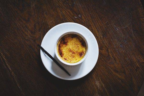 Recette de crème brûlée avec des gousses de vanille de Madagascar